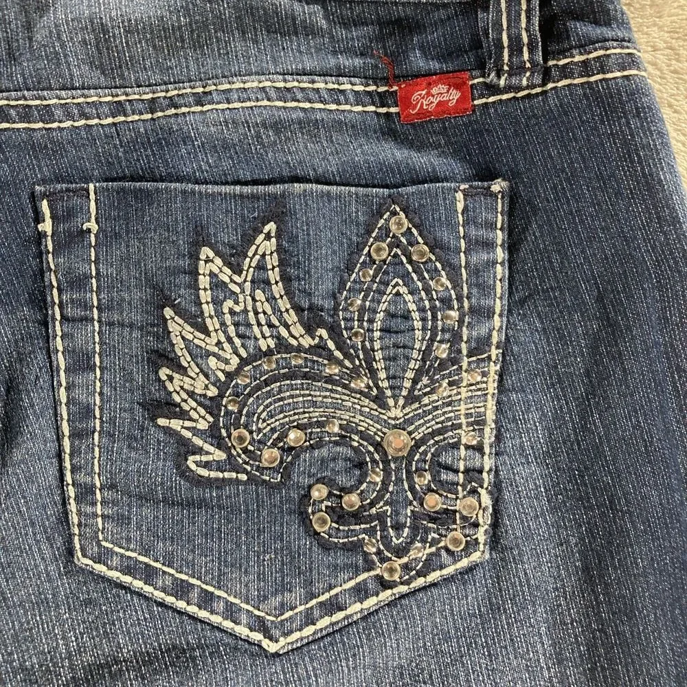 Royalty Jean Shorts‎ Women's Size 8 Dark Wash Cuffed Stretch Large Stitch - Picture 7 of 15